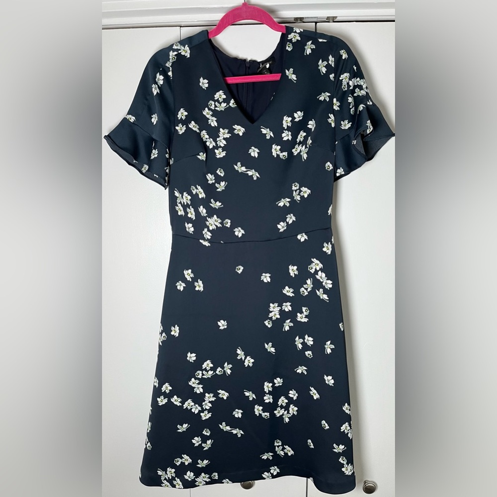 Flutter sleeve, fitted body, flared skirt